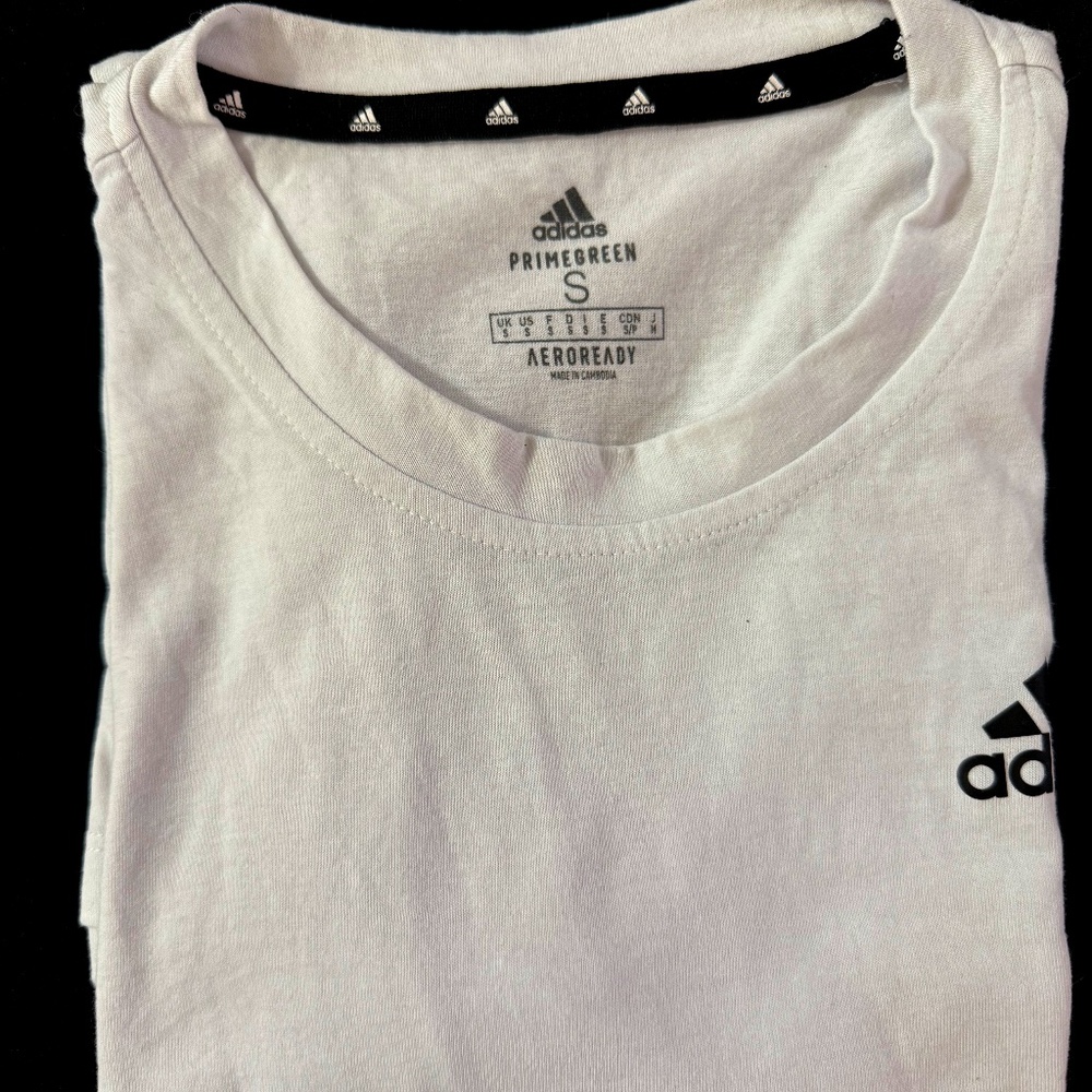 ADIDAS - MEN’S SMALL - VERY GENTLY WORN
